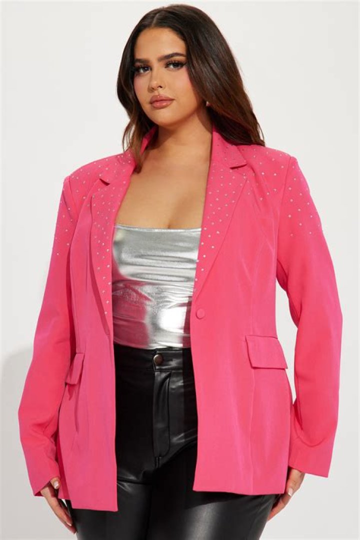Captivating Fuchsia Blazer Outfit Ideas: Amplify Your Style