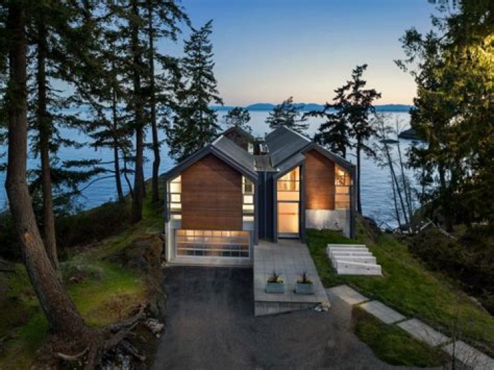 Discover The Enchanting Cliffs Of Mud Bay: A Coastal Masterpiece